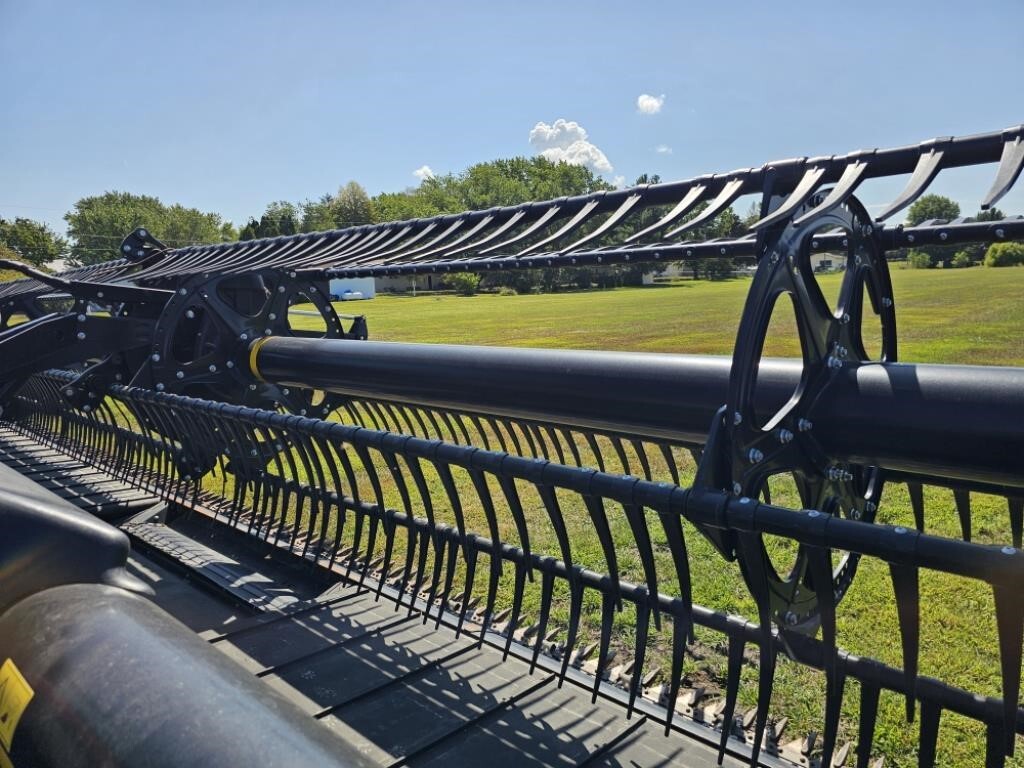 2022 MacDon FD135 Platform