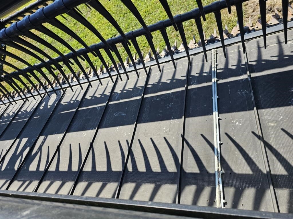 2022 MacDon FD135 Platform