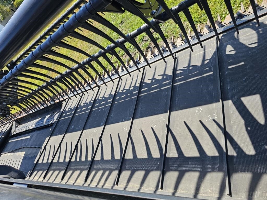 2022 MacDon FD135 Platform