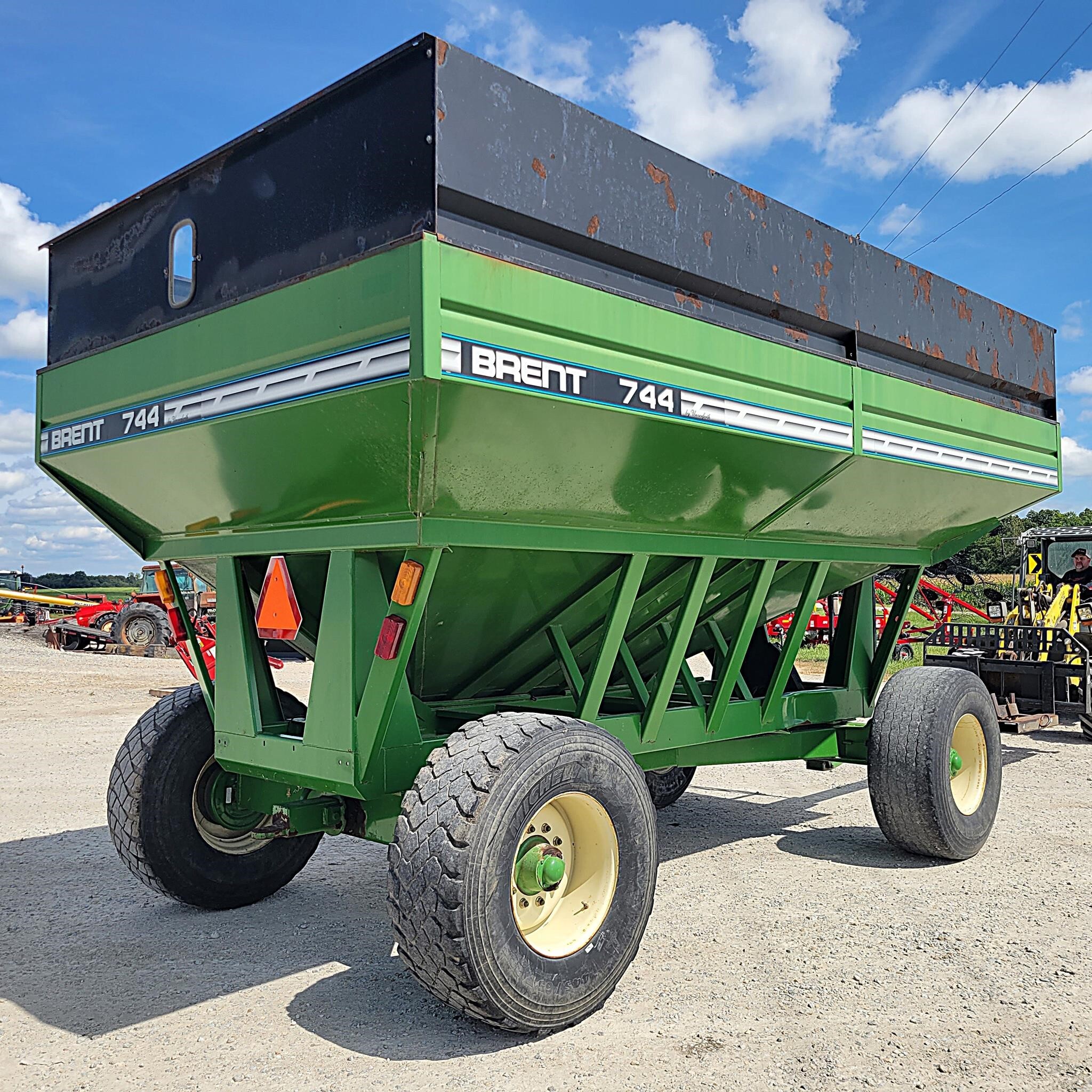 2002 Brent 744 Gravity Wagon