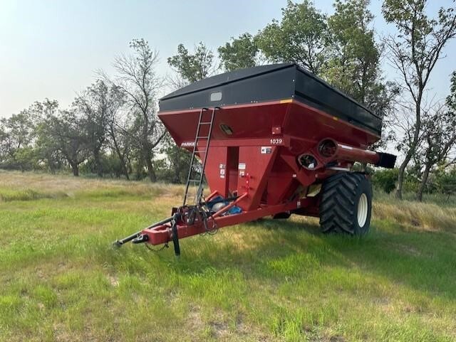 2014 Parker 1039 Grain Cart