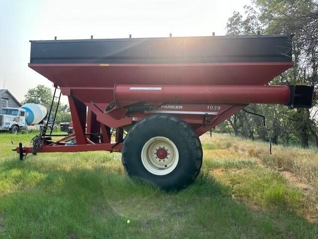 2014 Parker 1039 Grain Cart