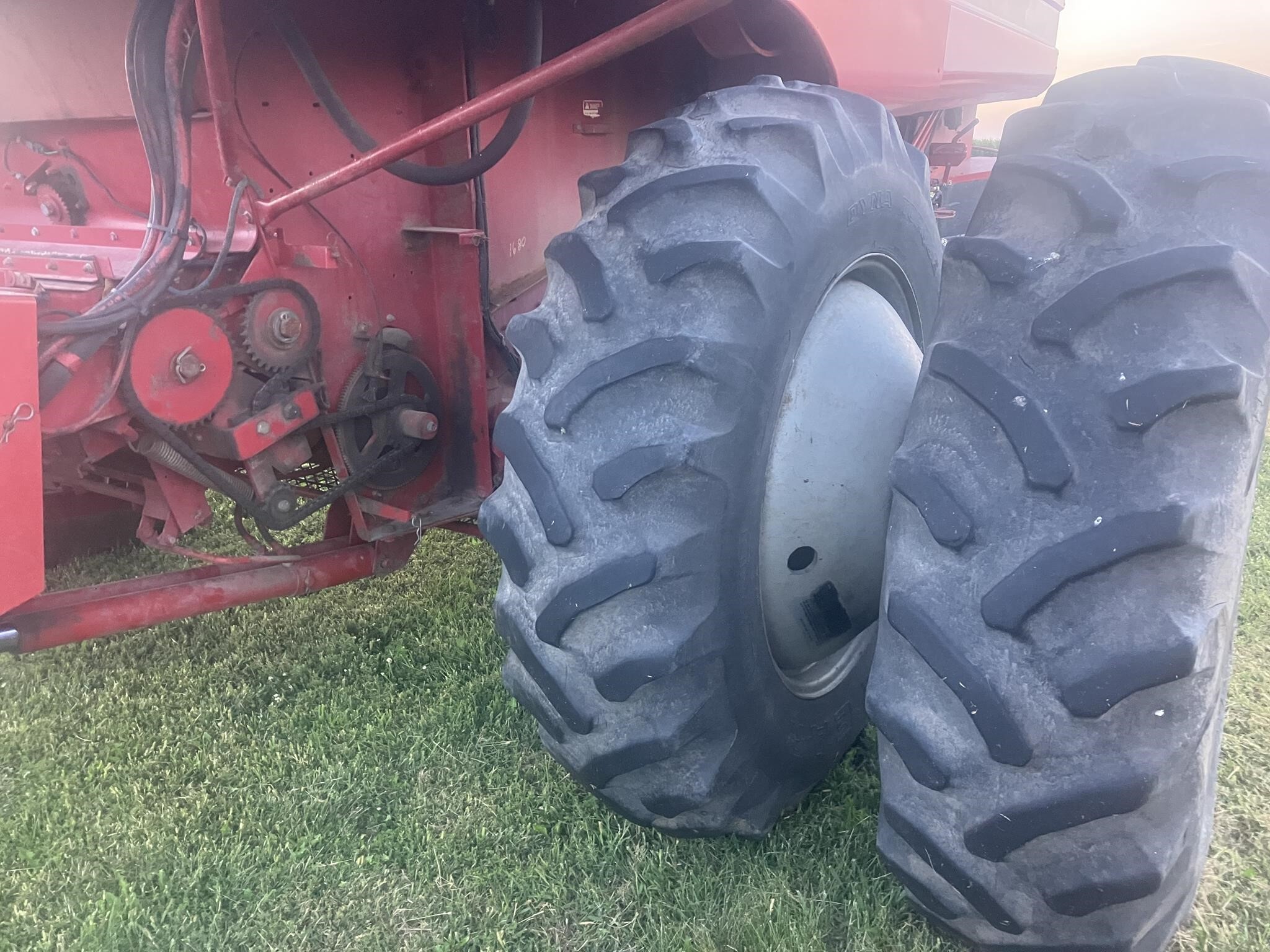 Case IH 1680 Combine - $8,500 | Machinery Pete