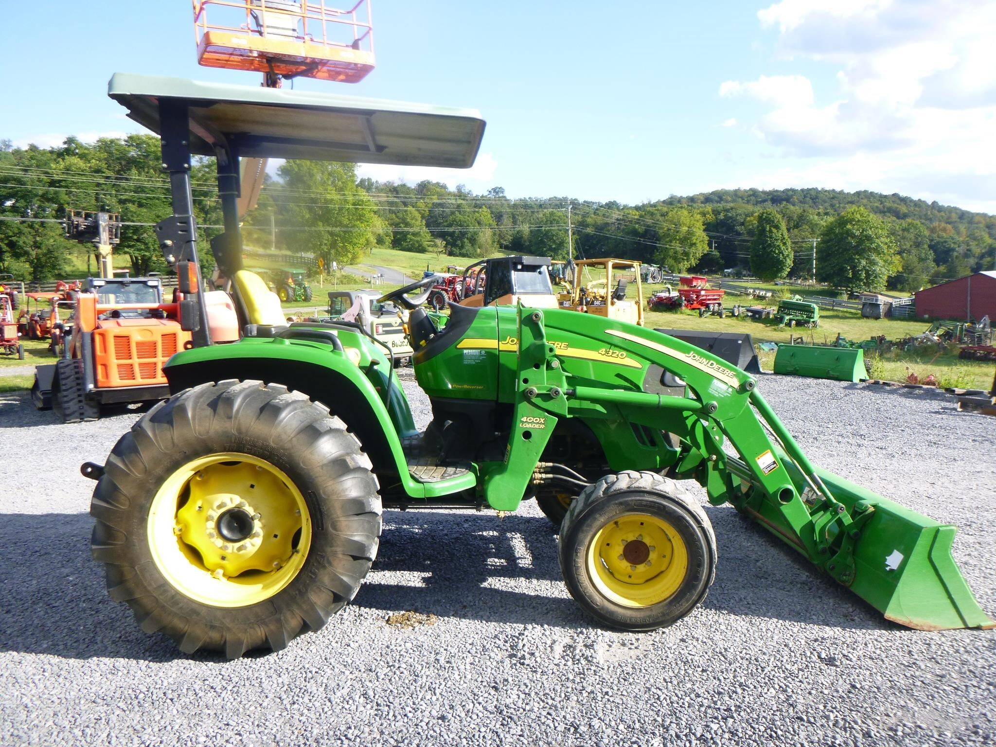 2004 John Deere 4320 Tractor