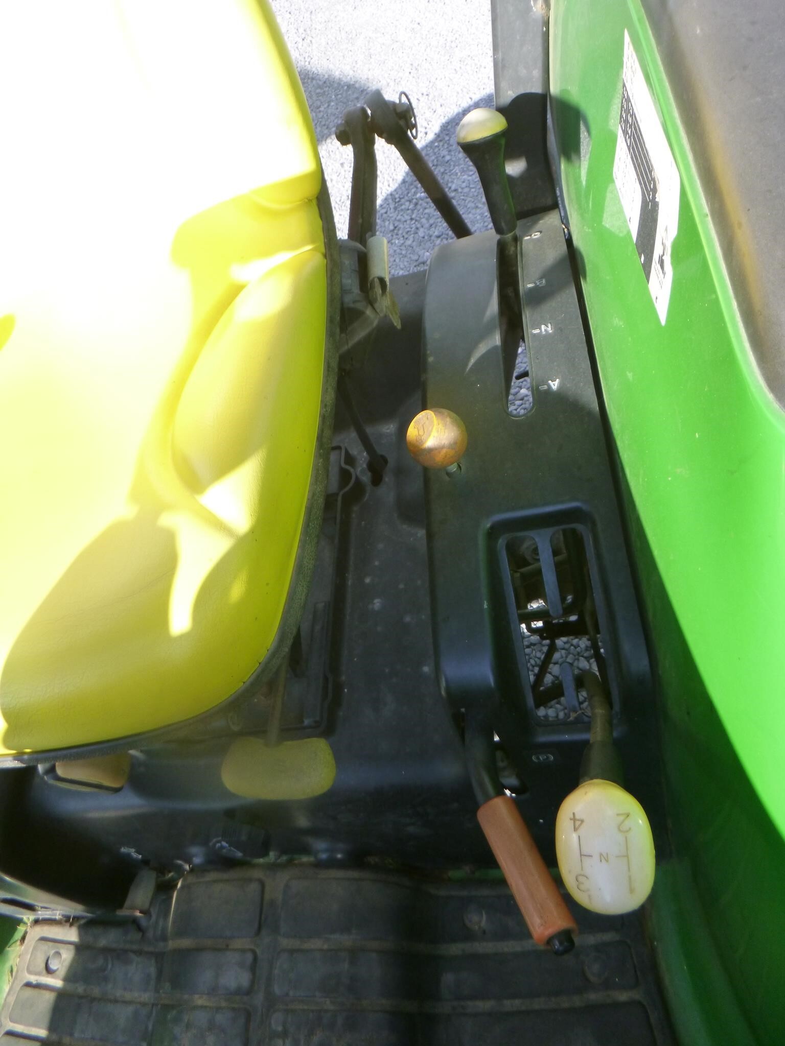 2004 John Deere 4320 Tractor