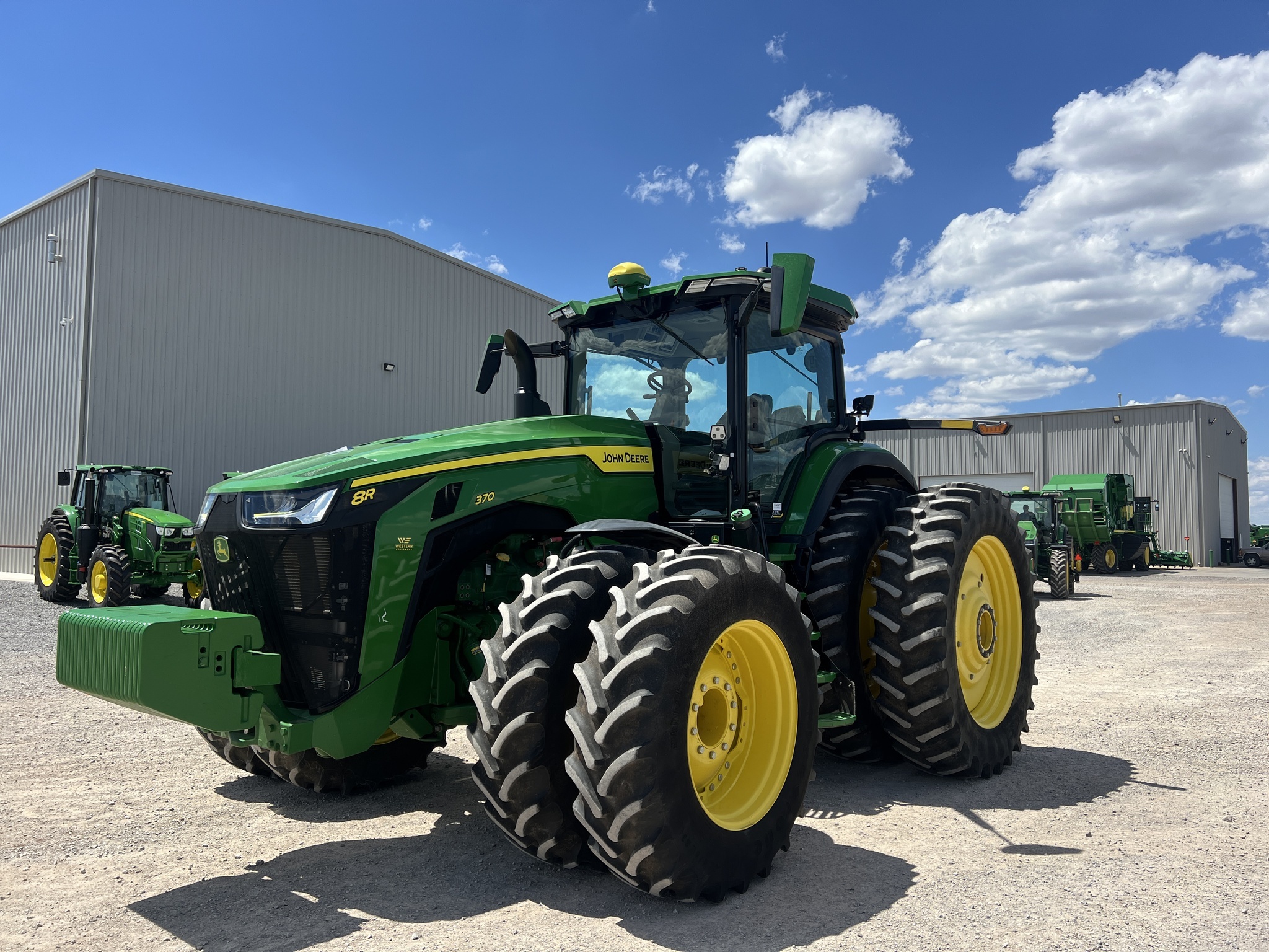 2023 John Deere 8R 370 Tractor