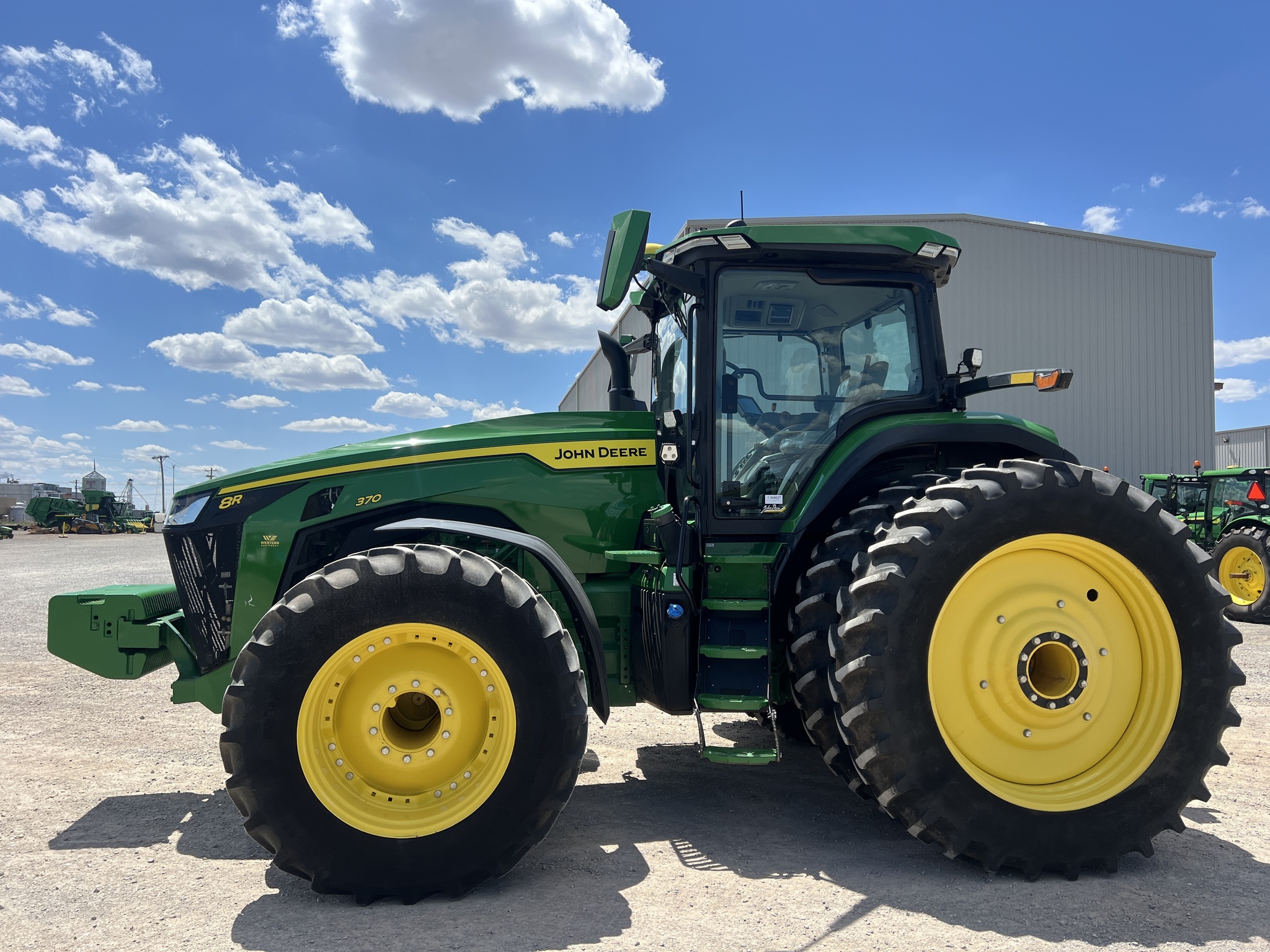 2023 John Deere 8R 370 Tractor