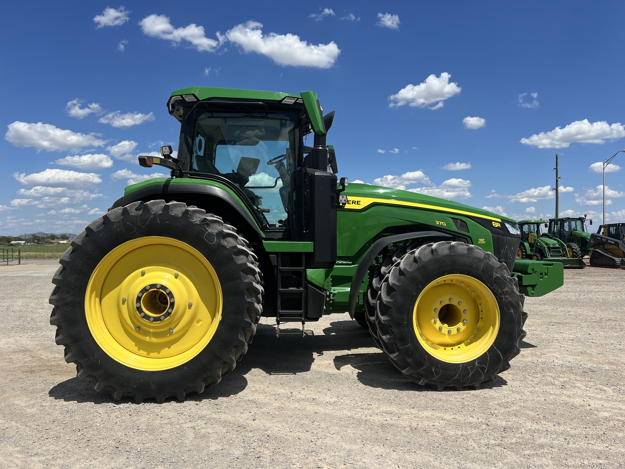 2023 John Deere 8R 370 Tractor