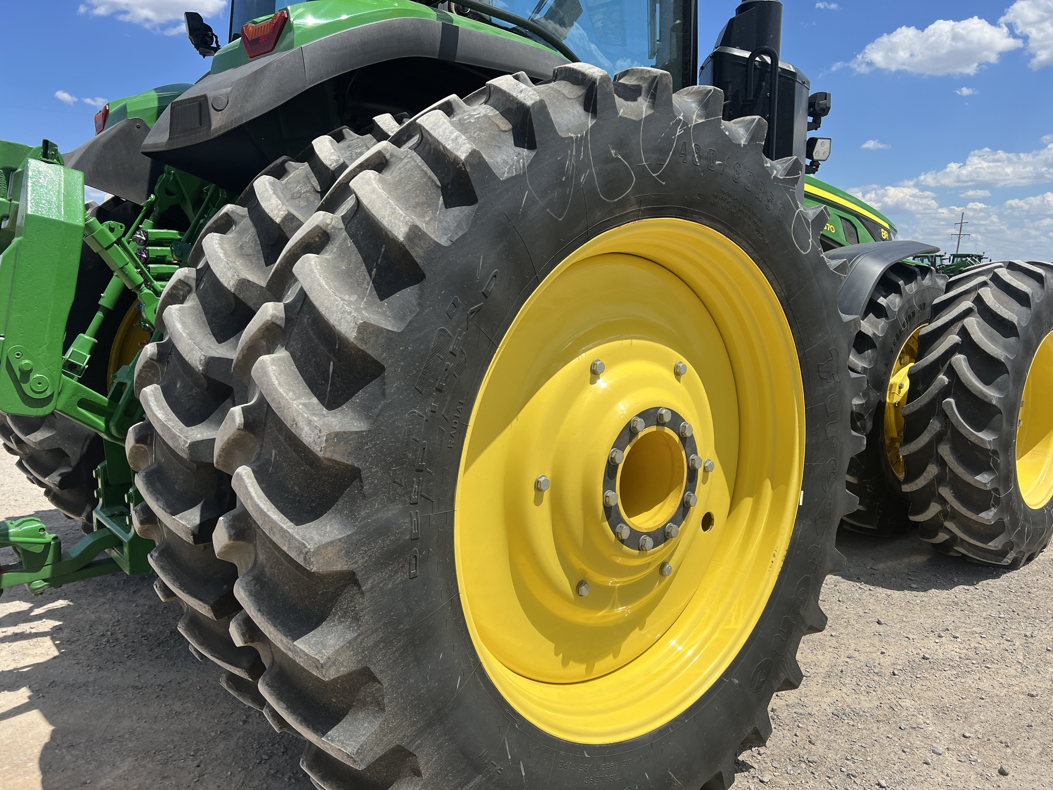 2023 John Deere 8R 370 Tractor