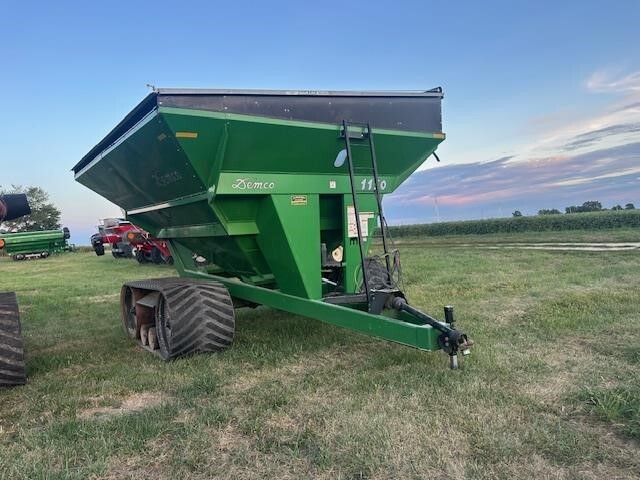 2018 Demco 1150 Grain Cart