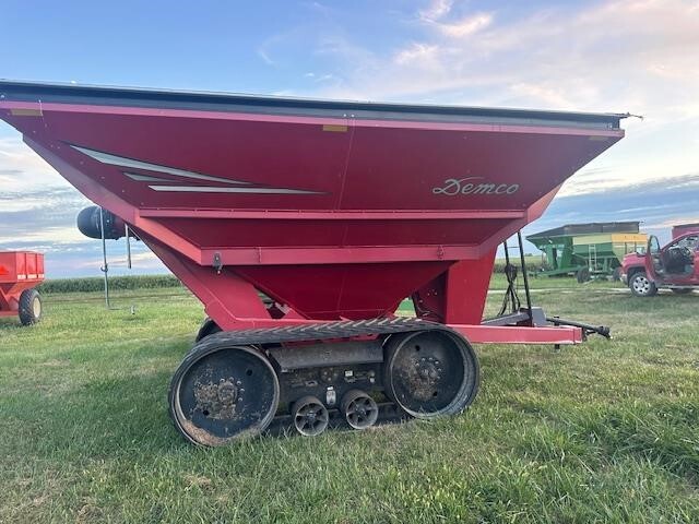 2018 Demco 1150 Grain Cart