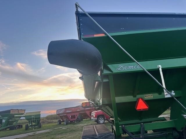 2018 Demco 1150 Grain Cart