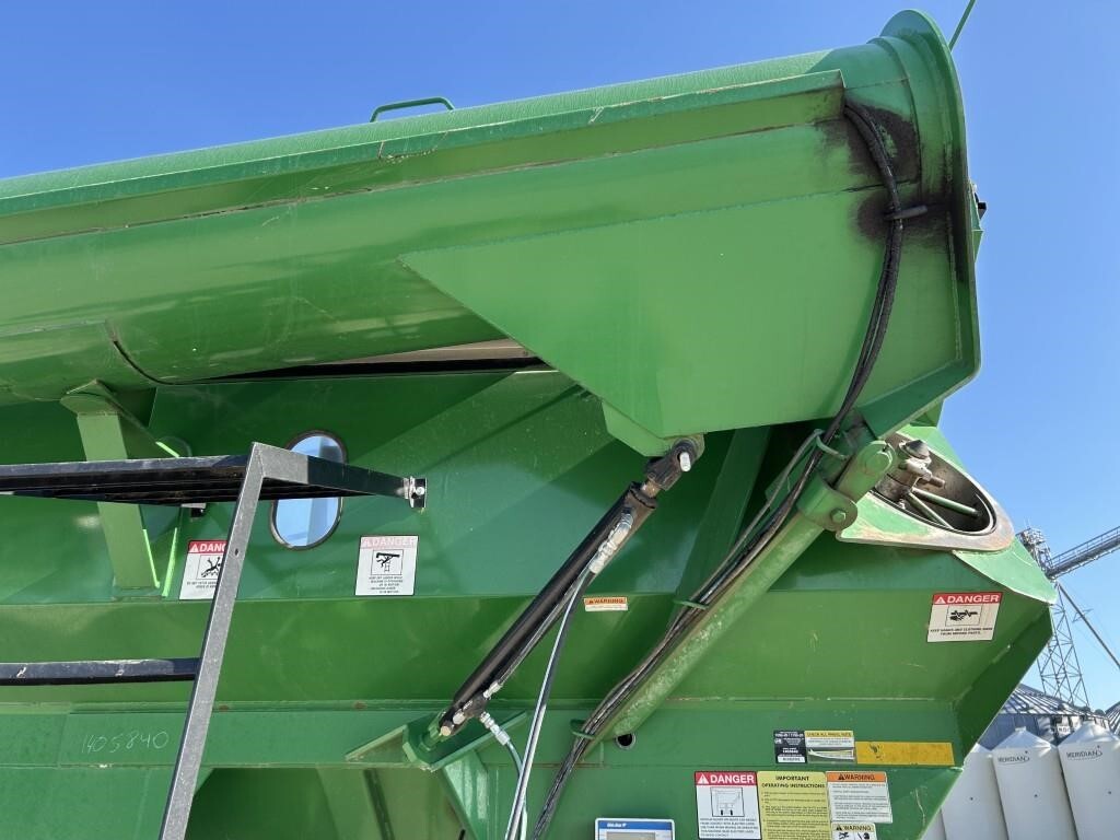 J&M 1050-20D Grain Cart