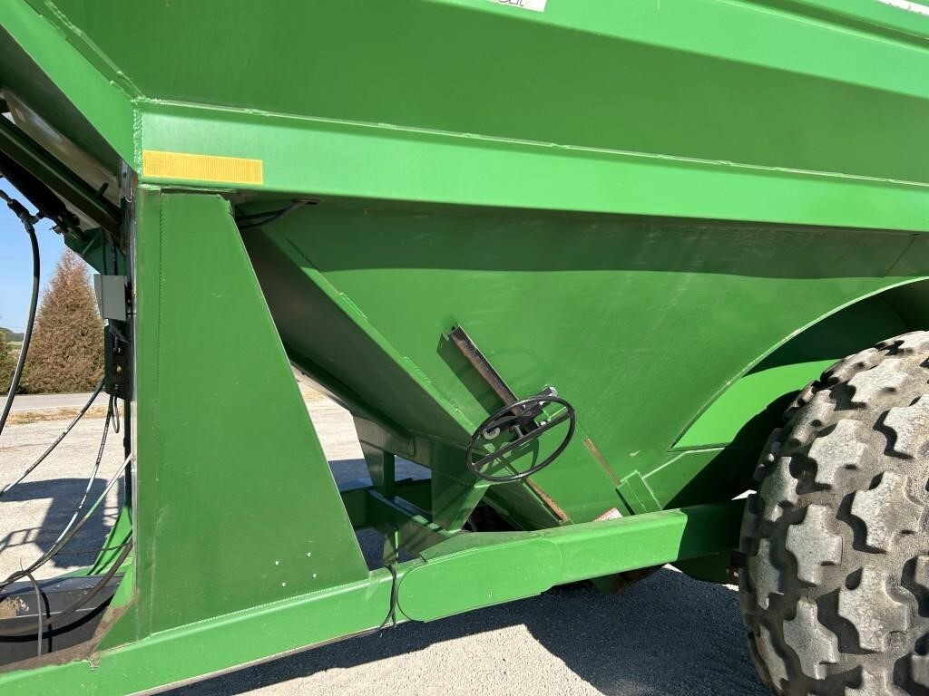  J&M 1050-20D Grain Cart