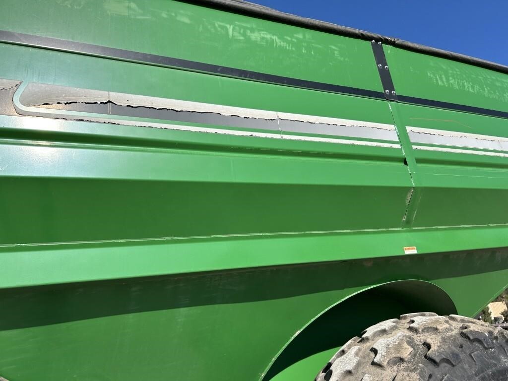  J&M 1050-20D Grain Cart