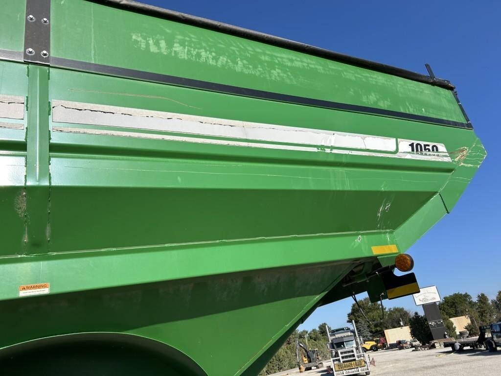  J&M 1050-20D Grain Cart