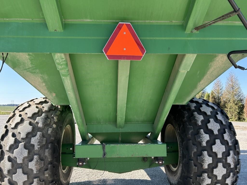  J&M 1050-20D Grain Cart
