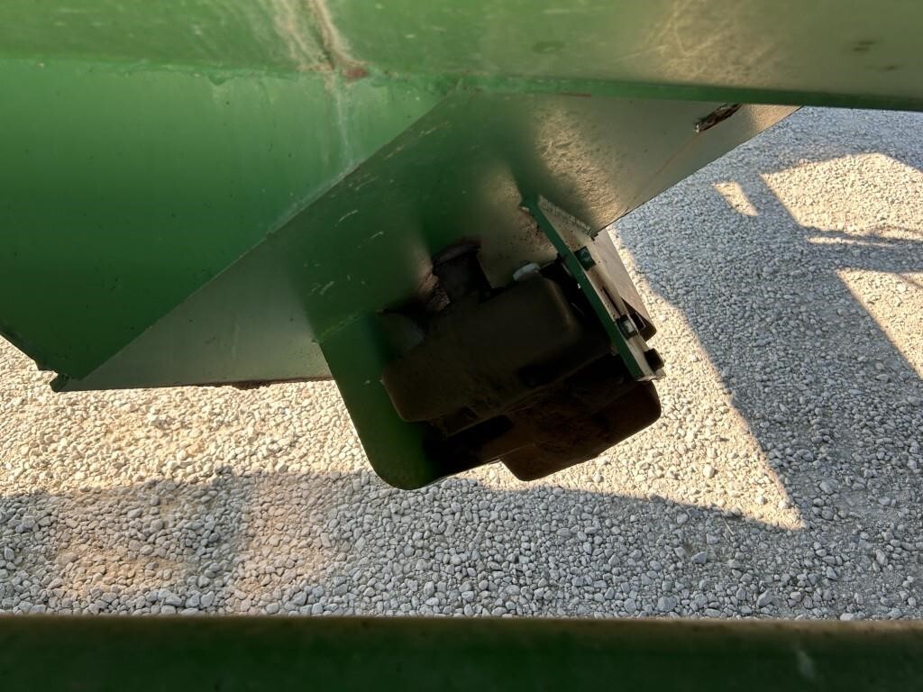  J&M 1050-20D Grain Cart