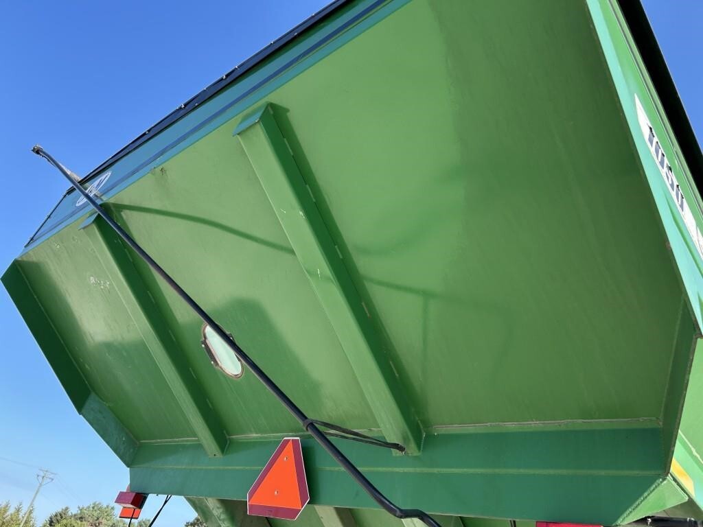  J&M 1050-20D Grain Cart