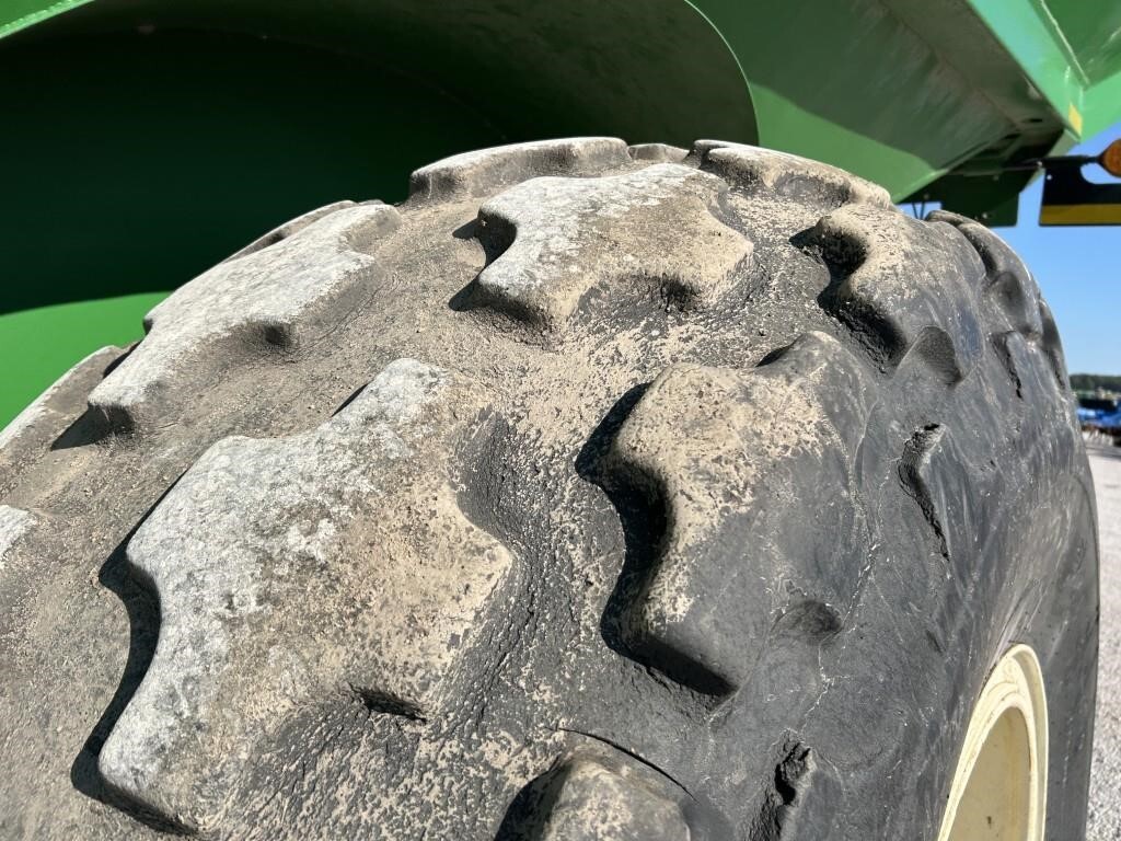  J&M 1050-20D Grain Cart