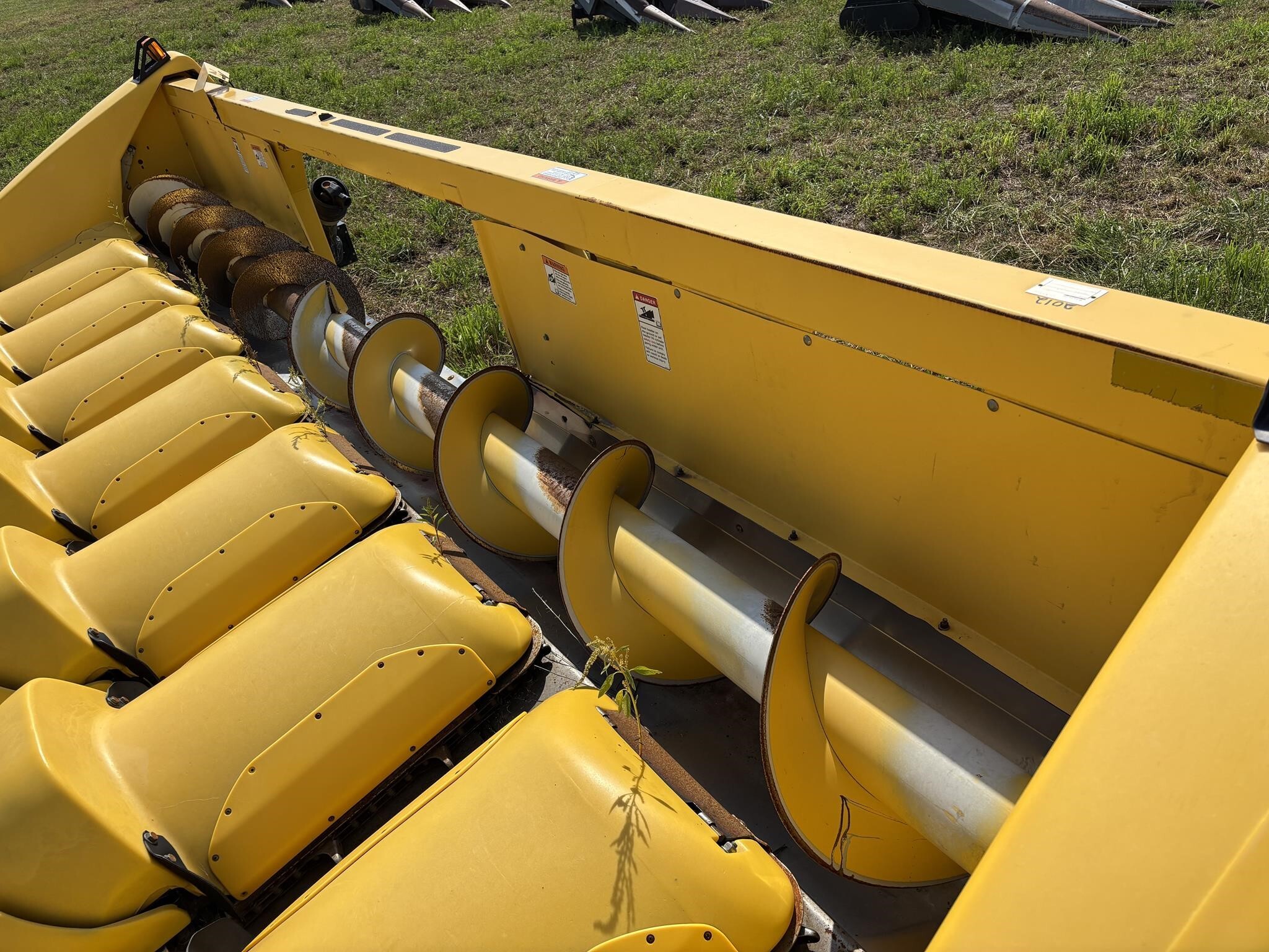 2012 New Holland 98D Corn Head