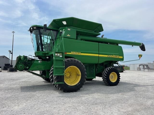 2003 John Deere 9660 STS Combine