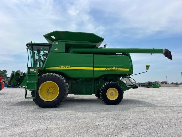 2003 John Deere 9660 STS Combine