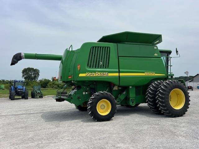 2003 John Deere 9660 STS Combine