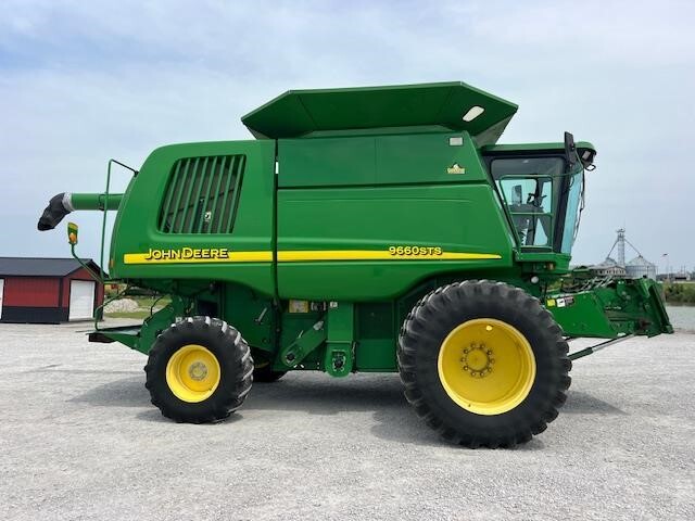 2003 John Deere 9660 STS Combine