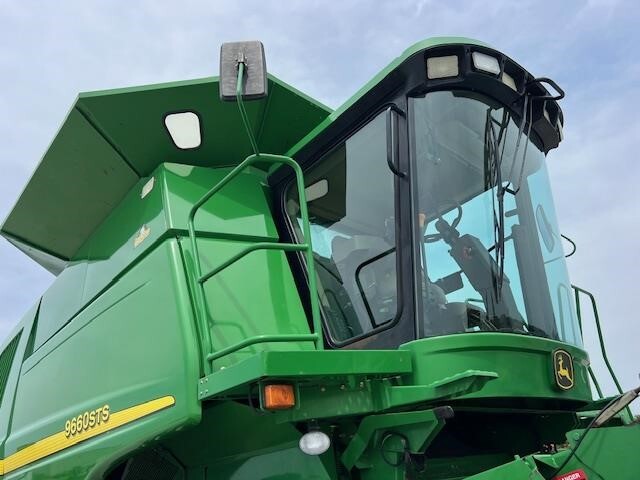 2003 John Deere 9660 STS Combine