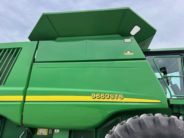 2003 John Deere 9660 STS Combine