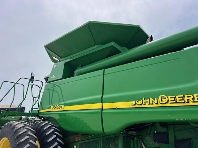 2003 John Deere 9660 STS Combine