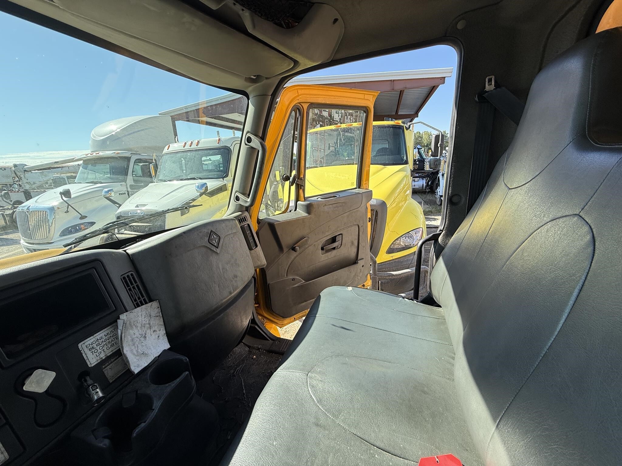 2013 International DURASTAR 4300 Semi Trucks/Trailer