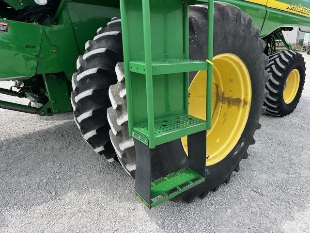 2003 John Deere 9660 STS Combine