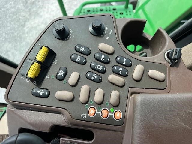 2003 John Deere 9660 STS Combine