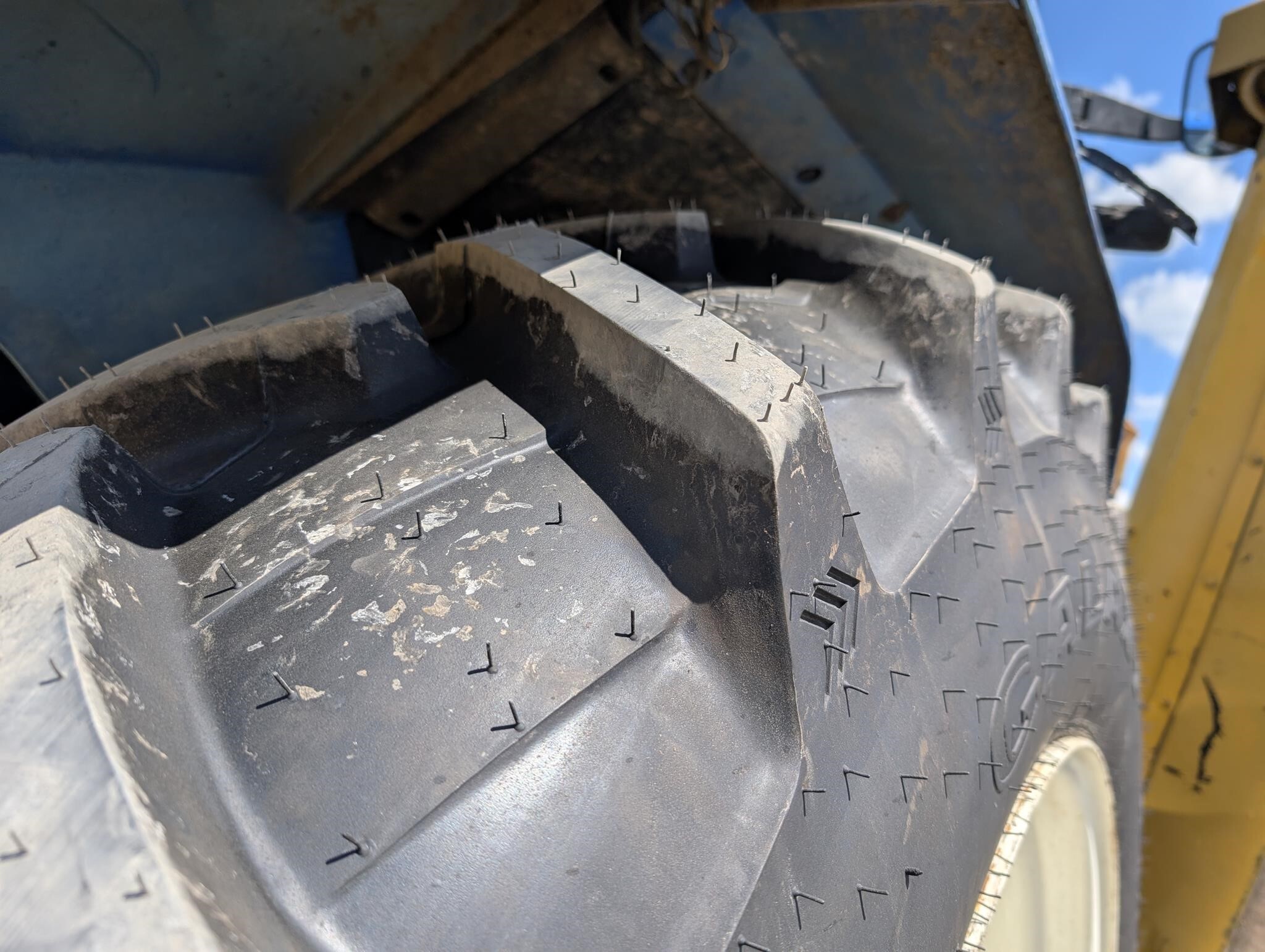 2001 New Holland TS110 Tractor