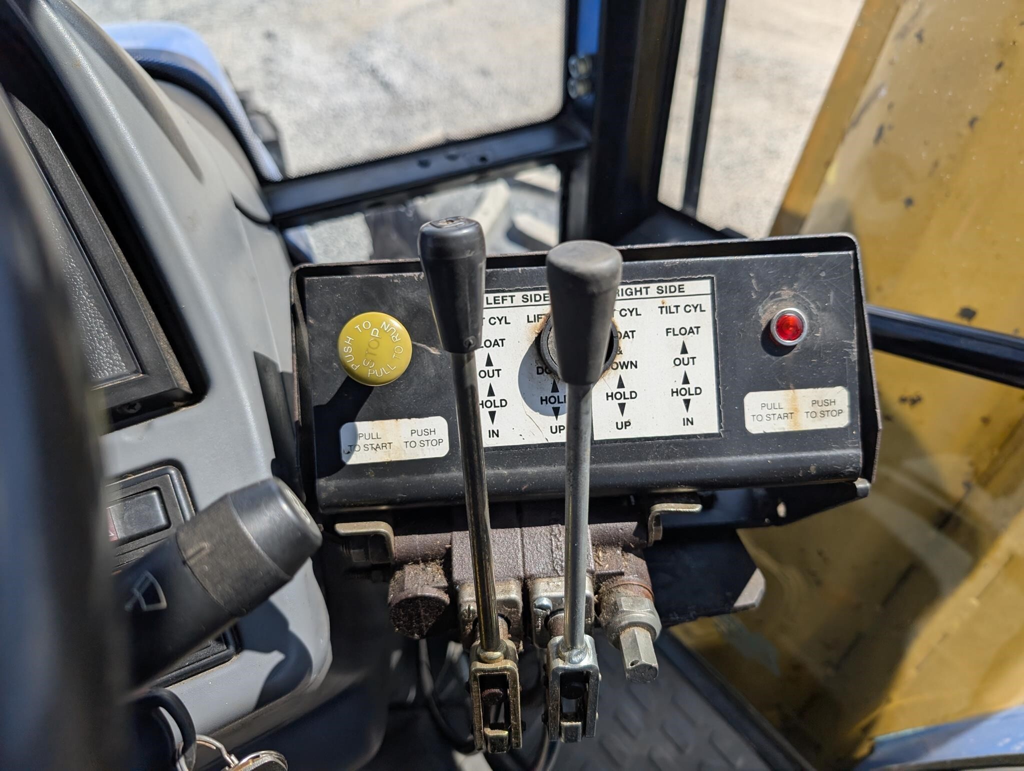 2001 New Holland TS110 Tractor