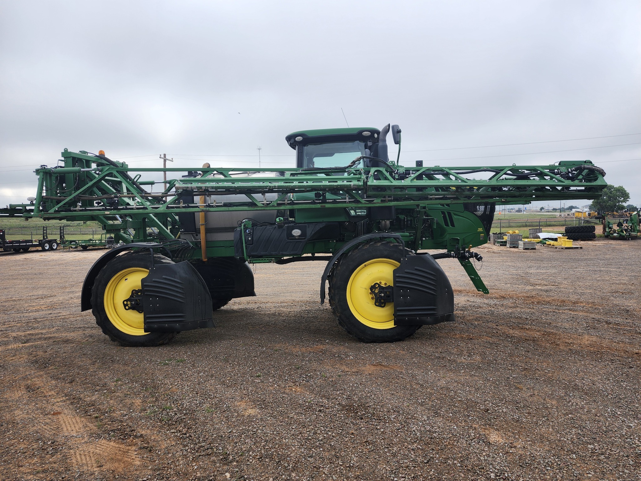 2017 John Deere R4030 Self-Propelled Sprayer