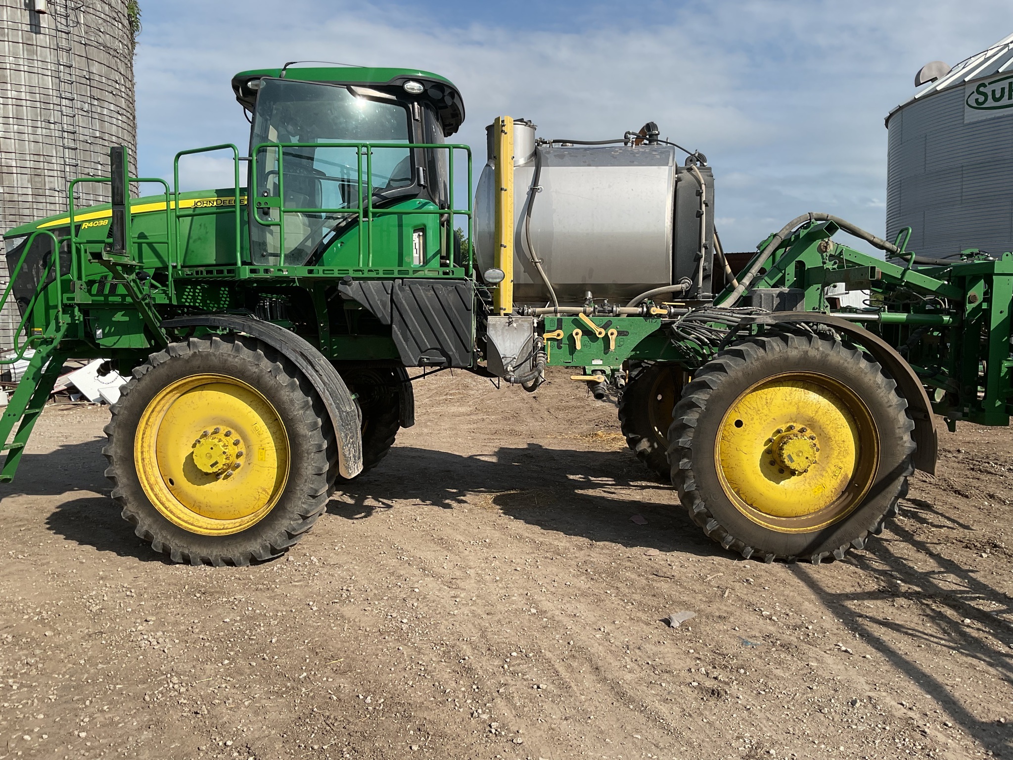 2020 John Deere R4038 Self-Propelled Sprayer
