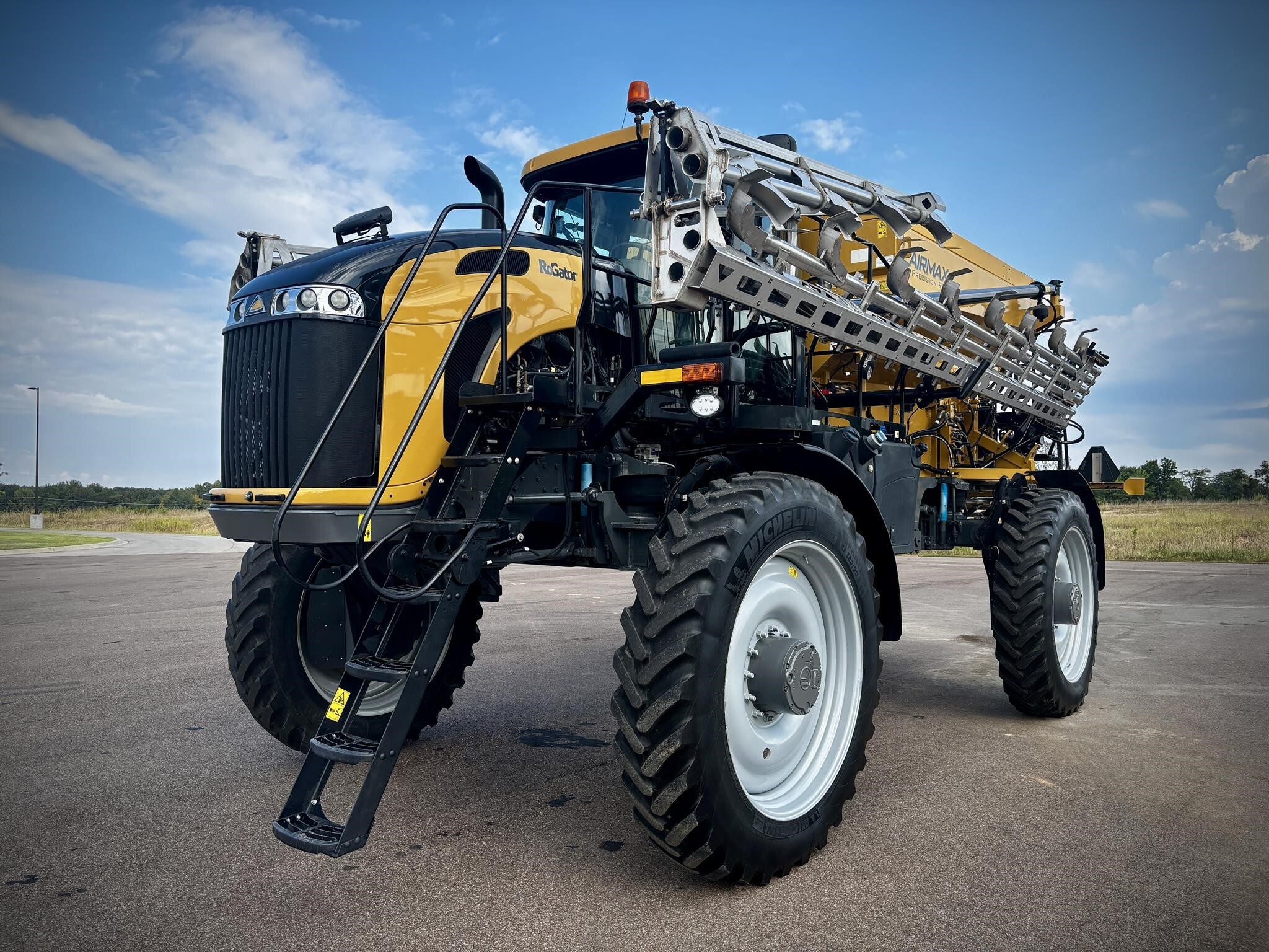 2020 ROGATOR RG1300C Self-Propelled Sprayer