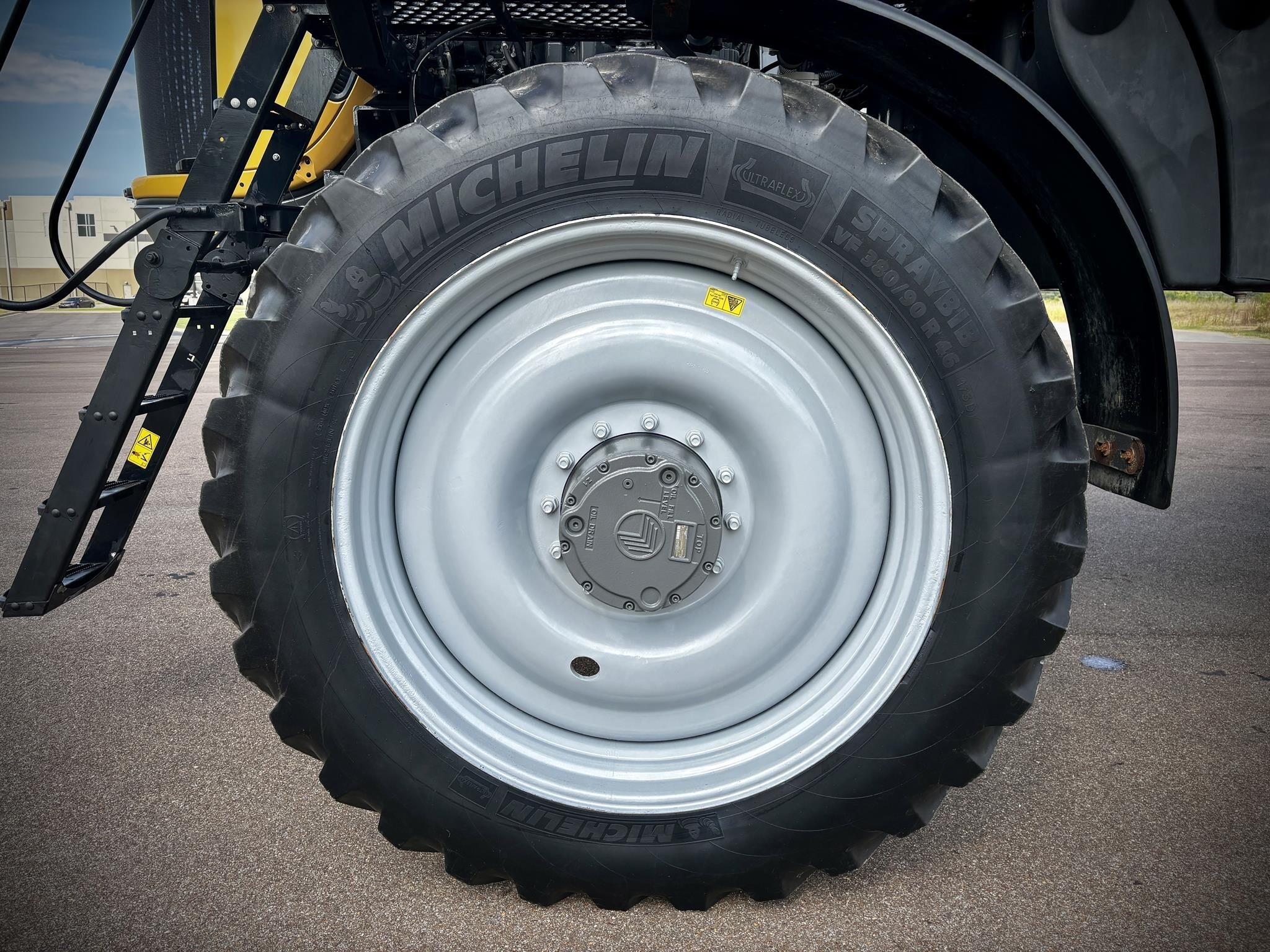 2020 ROGATOR RG1300C Self-Propelled Sprayer