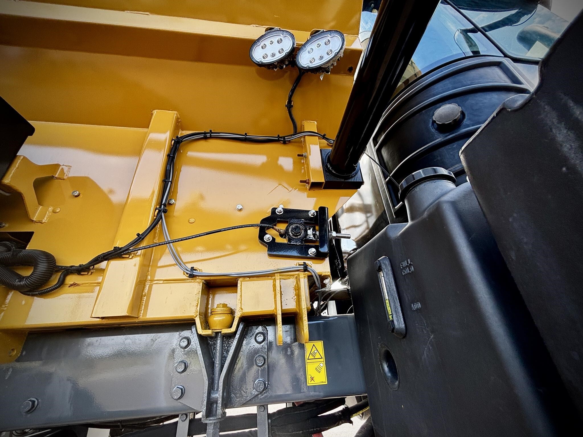 2020 ROGATOR RG1300C Self-Propelled Sprayer