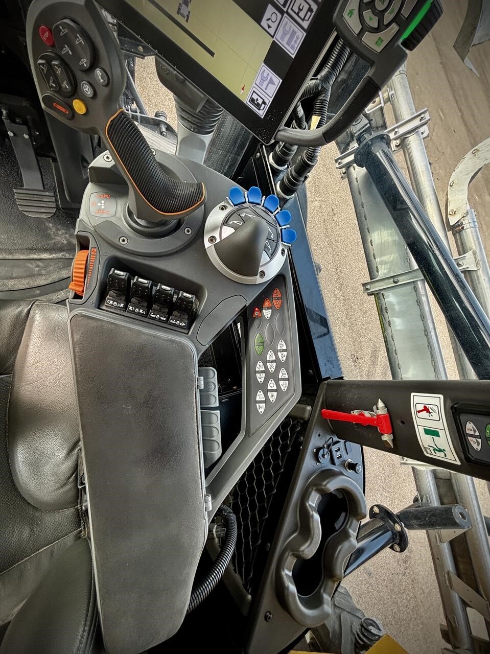 2020 ROGATOR RG1300C Self-Propelled Sprayer