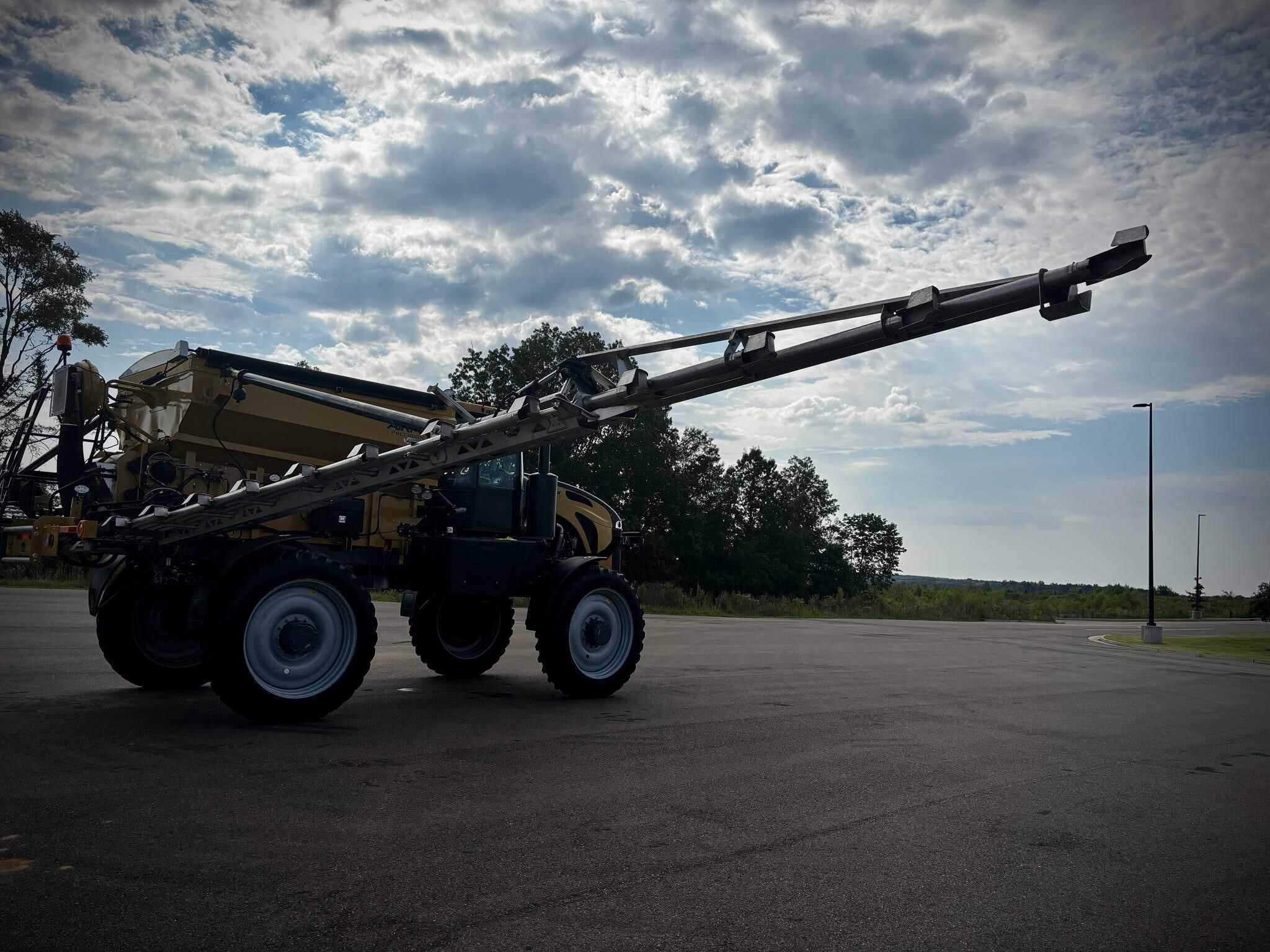 2020 ROGATOR RG1300C Self-Propelled Sprayer