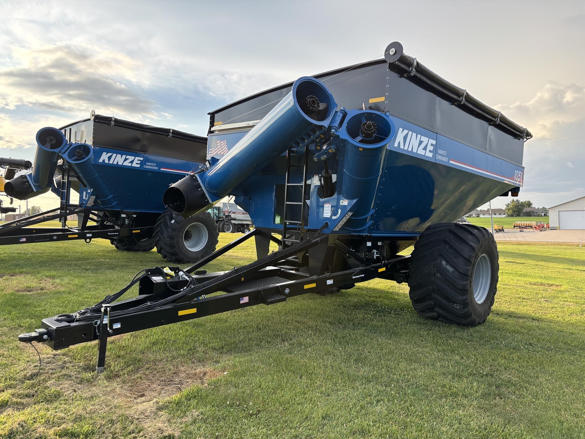 2025 Kinze 1051 Grain Cart