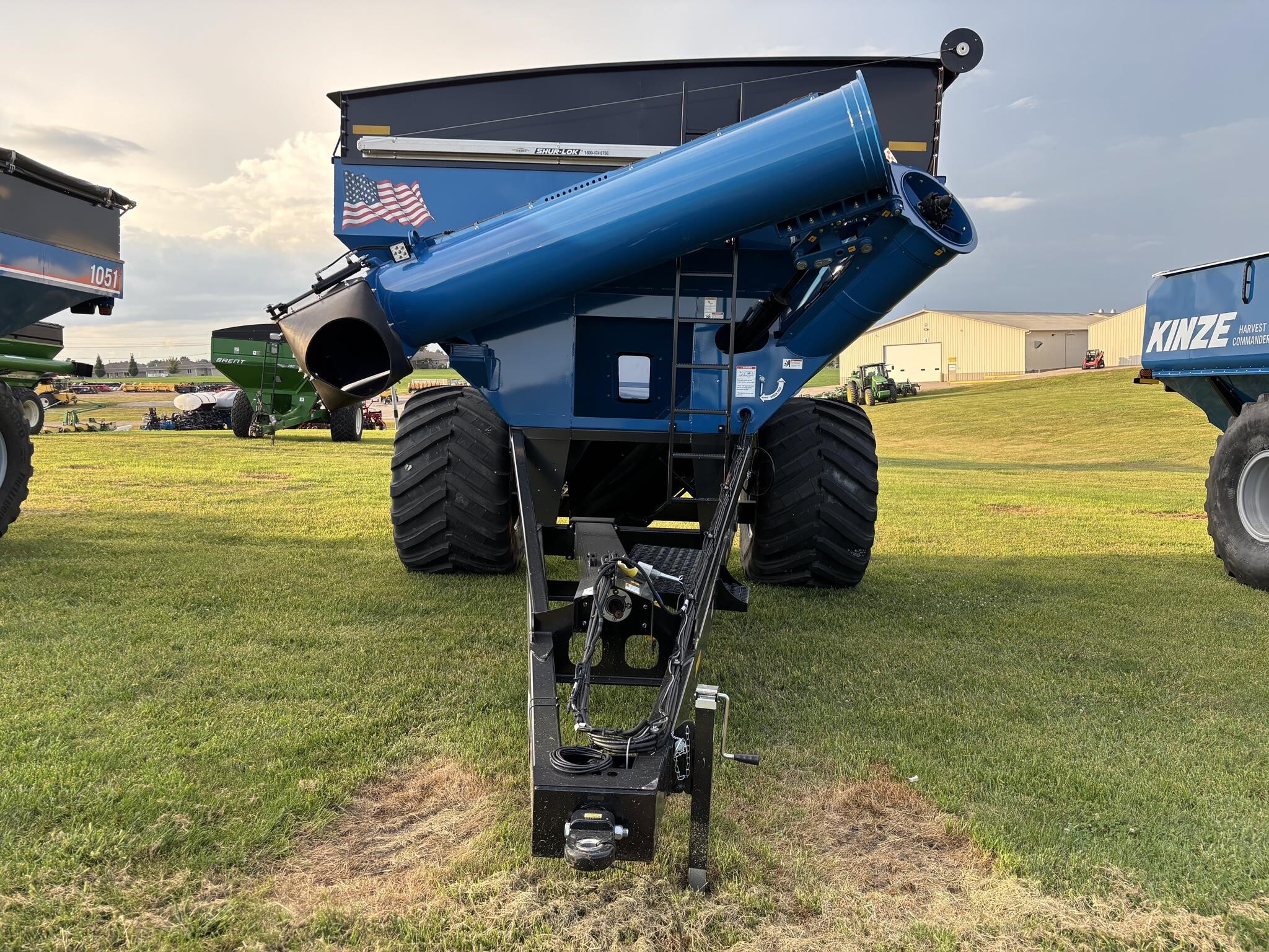 2025 Kinze 1051 Grain Cart