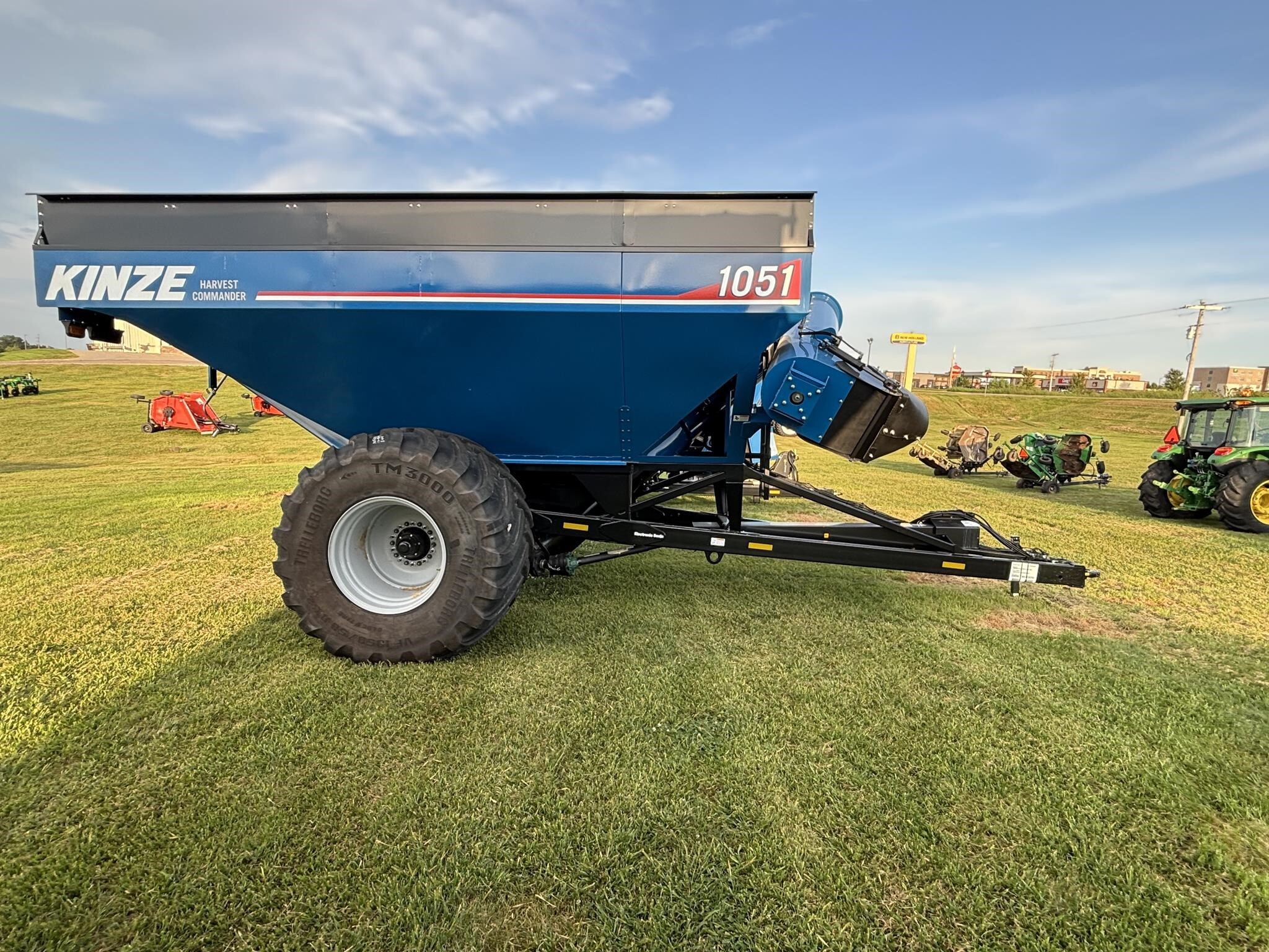 2025 Kinze 1051 Grain Cart