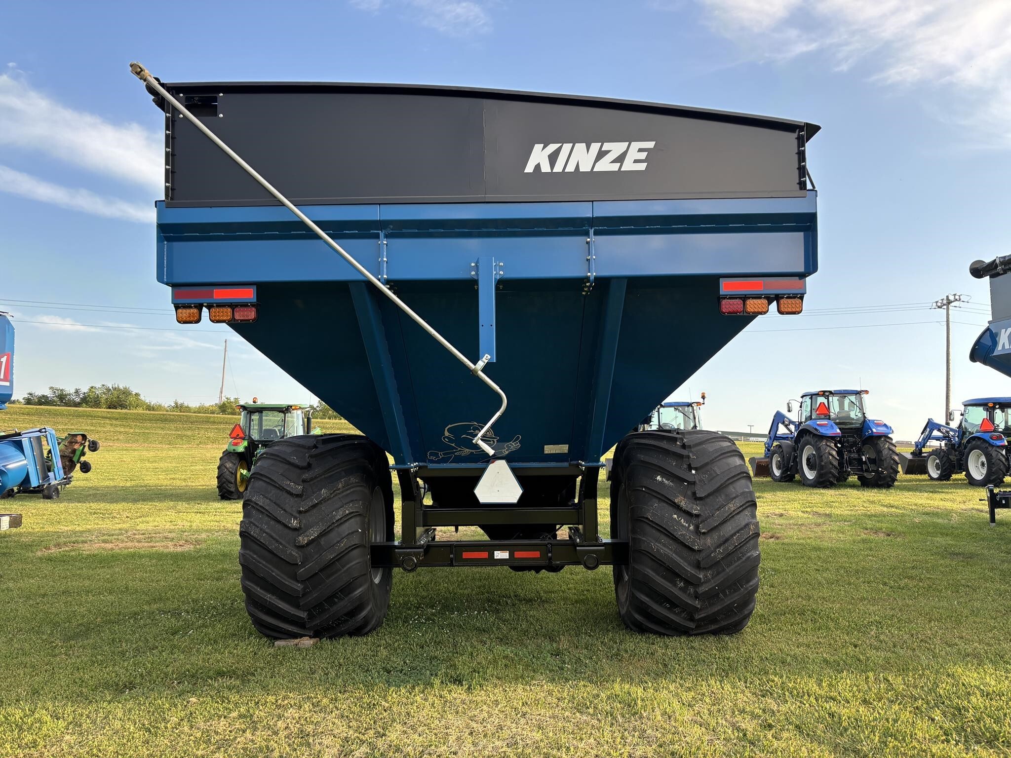 2025 Kinze 1051 Grain Cart