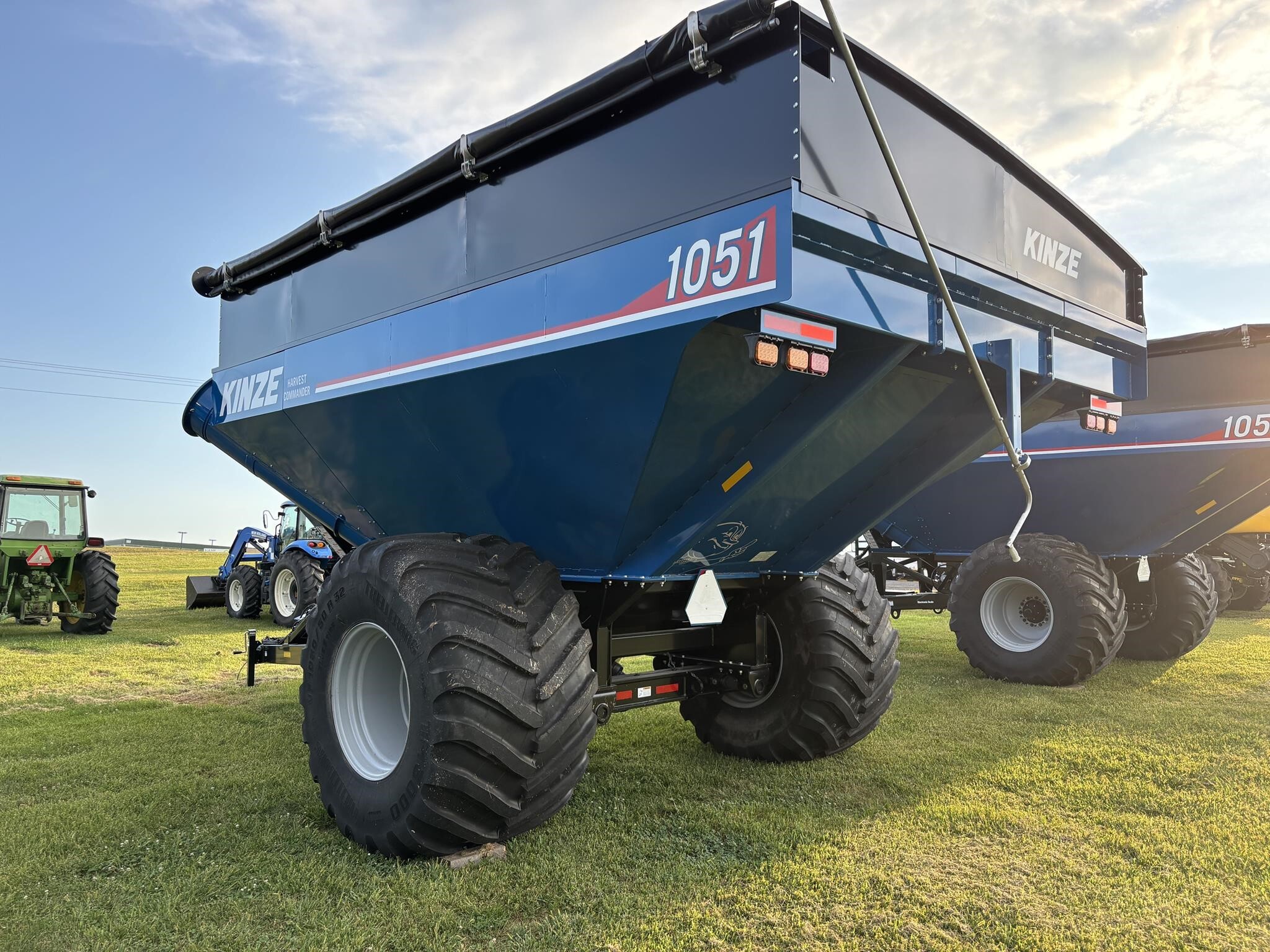 2025 Kinze 1051 Grain Cart