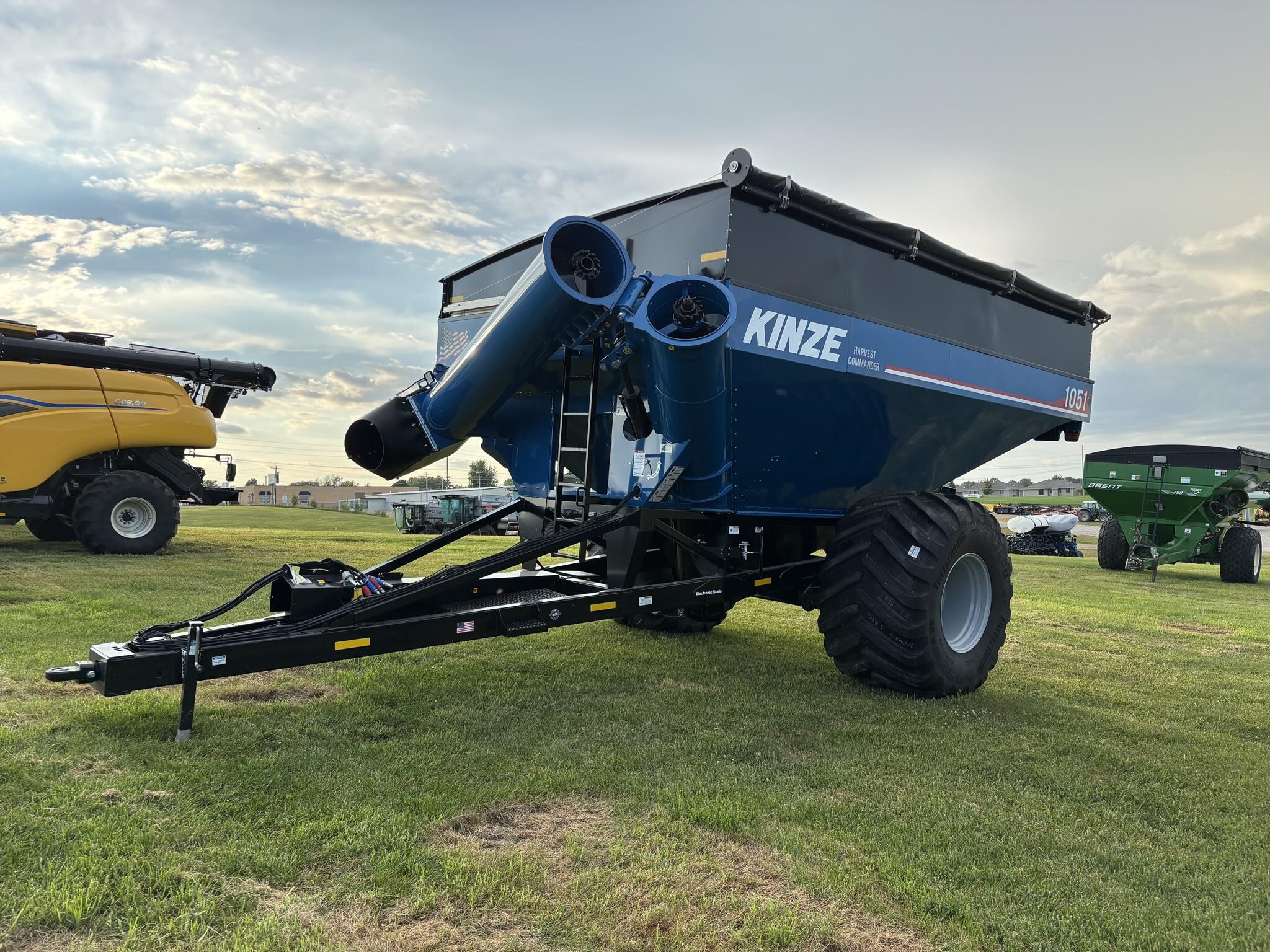 2025 Kinze 1051 Grain Cart
